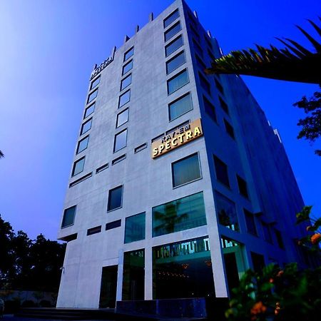 Kay-Em Spectra Hotel Ченай Екстериор снимка