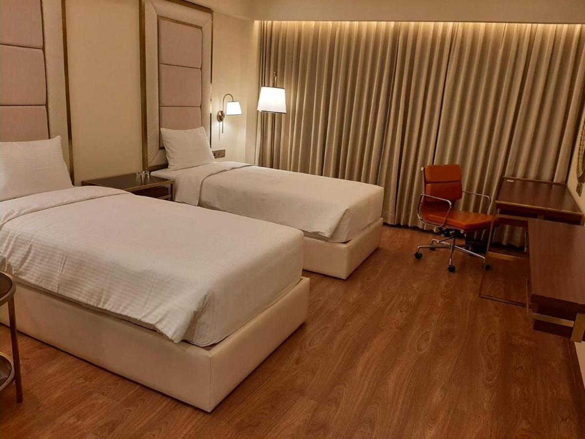 Kay-Em Spectra Hotel Ченай Екстериор снимка